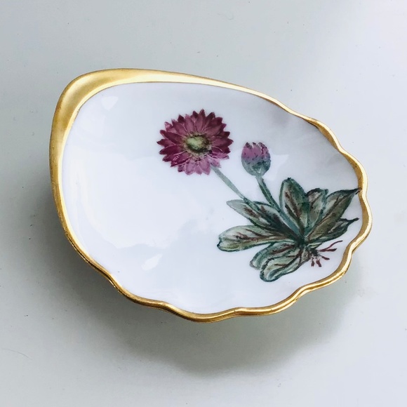 Vintage Other - Vintage small scallop shaped hand painted porcelain pin dish